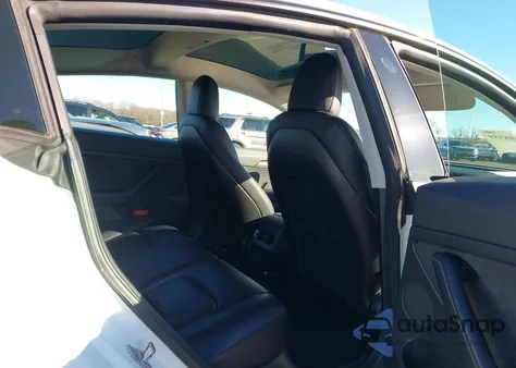 2022 Tesla Model 3 Long Range Dual Motor All-Wheel Drive z USA, uszkodzony, nr VIN 5YJ3E1EB7NF335103